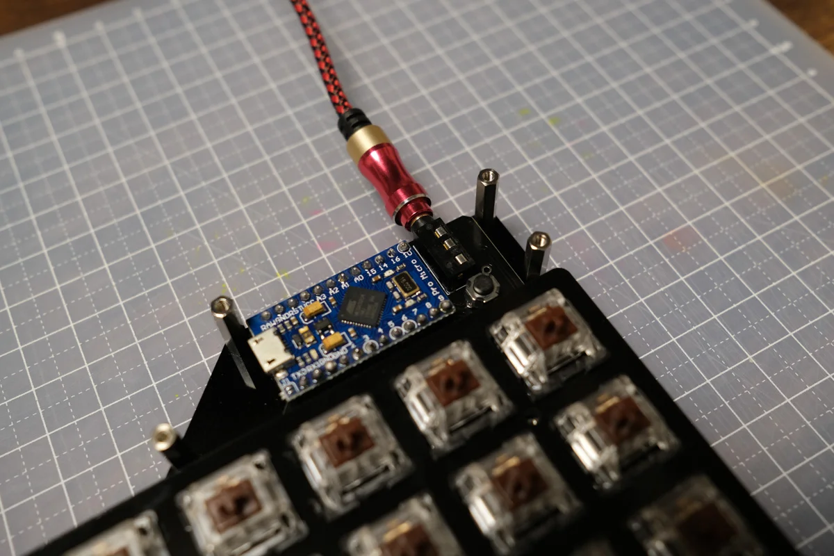 TRRS ケーブルのプラグ部分をくるくる回すとたまに反応する